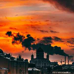 美女和老板在努力生孩子视频
